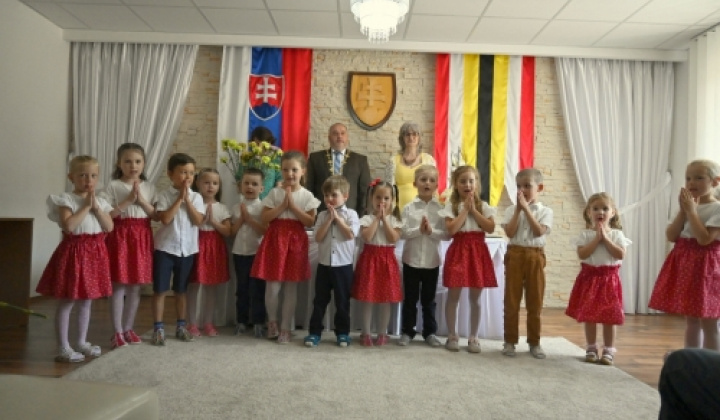 1. fotografia fotogalérie Jubilanti a uvítanie detičiek do života - foto