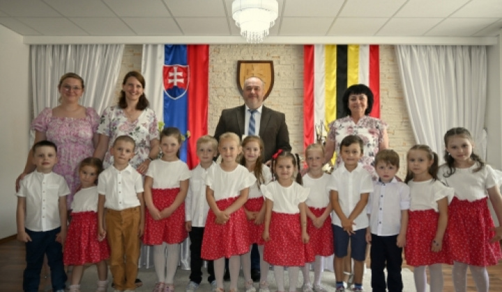 2. fotografia fotogalérie Jubilanti a uvítanie detičiek do života - foto