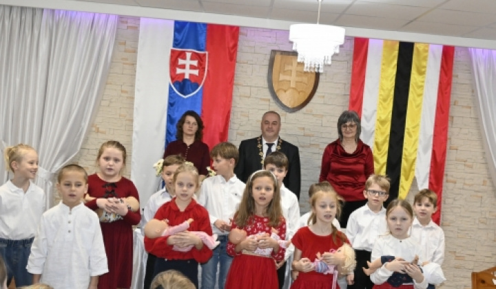 3. fotografia fotogalérie Jubilanti a uvítanie detičiek do života - foto