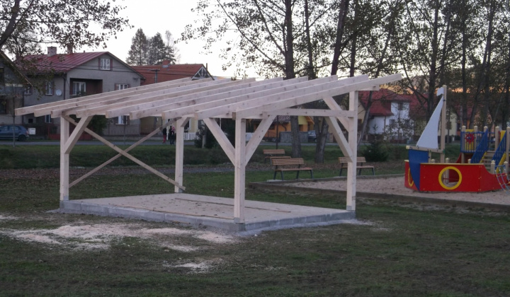 1. fotografia fotogalérie Projekty / Zrevitalizovanie oddychovej zóny v obci Plavnica - foto