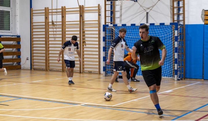 11. fotografia fotogalérie Aktuality / 4. ročník futsalového turnaja DHZ o pohár starostu obce - foto