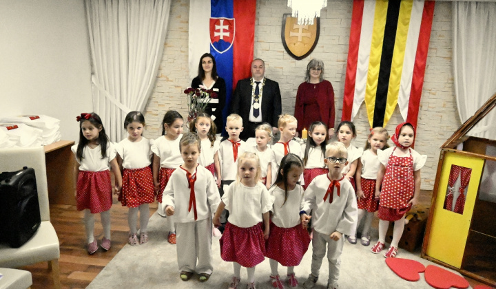 1. fotografia fotogalérie Aktuality / Jubilanti a uvítanie detičiek do života - foto