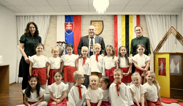 6. fotografia fotogalérie Aktuality / Jubilanti a uvítanie detičiek do života - foto