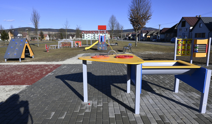 4. fotografia fotogalérie Obecný podnik – Detské inkluzívne ihrisko v obci Plavnica