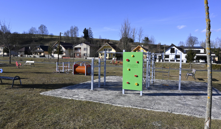 5. fotografia fotogalérie Obecný podnik – Detské inkluzívne ihrisko v obci Plavnica