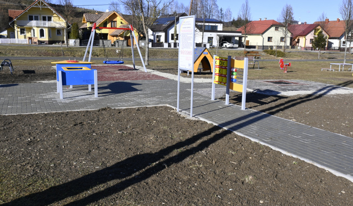 6. fotografia fotogalérie Obecný podnik – Detské inkluzívne ihrisko v obci Plavnica