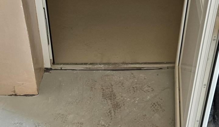 2. fotografia fotogalérie Obecný podnik – Oprava a výmena podlahy v materskej škole Plavnica