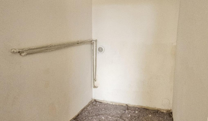 11. fotografia fotogalérie Obecný podnik – Oprava a výmena podlahy v materskej škole Plavnica