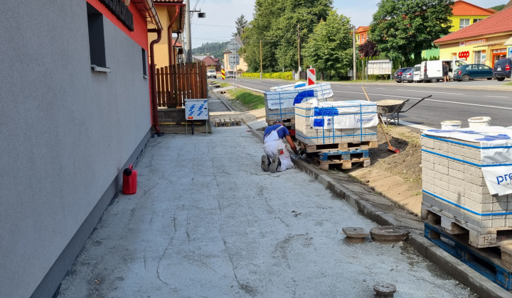 1. fotografia fotogalérie Obecný podnik – Rekonštrukcia spevnenej plochy - chodníka v časti obce Plavnica
