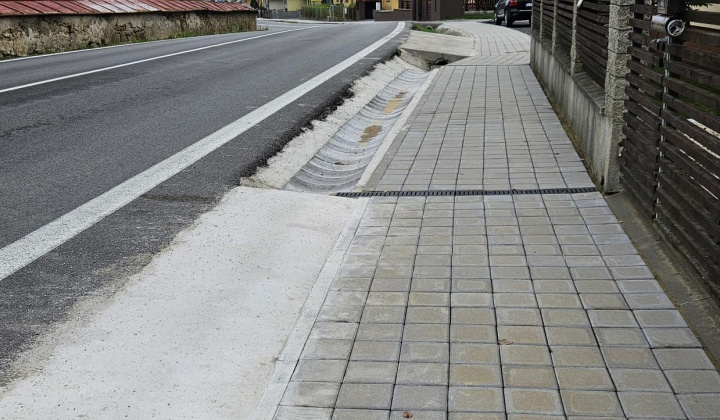 10. fotografia fotogalérie Obecný podnik – Rekonštrukcia spevnenej plochy - chodníka v časti obce Plavnica