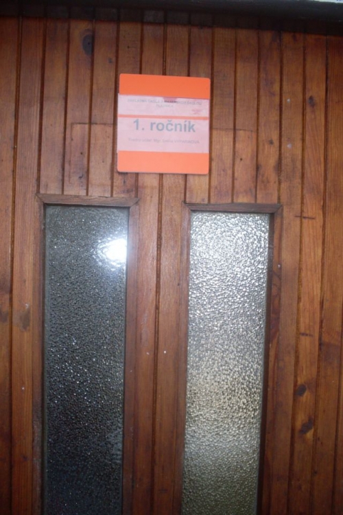 201203051749590.dvere