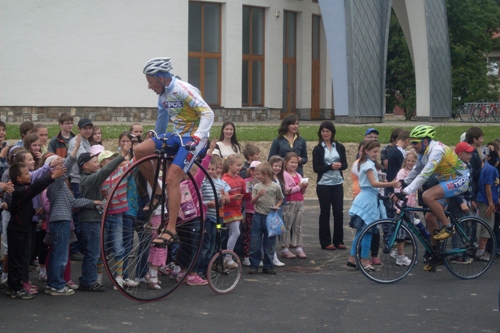 201206060838190.sdc12282